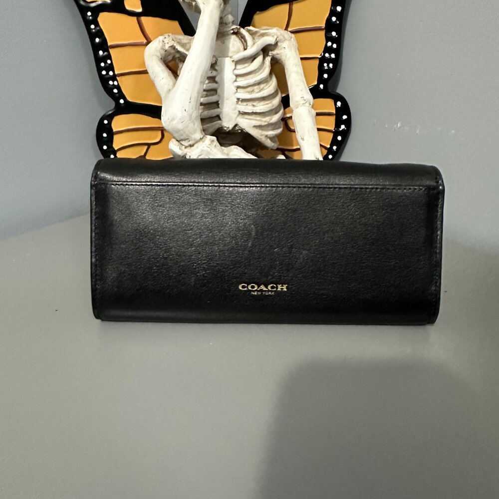 COACH Turnlock Slim Wallet on a chain - Picture 2 of 5